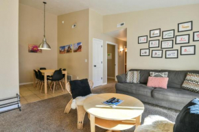 RC3i - NEW LISTING Spacious third floor condo with seasonal pool and hot tub